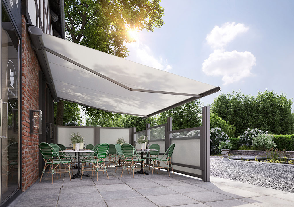 Markilux 5010 Cafe Awning with privacy screens