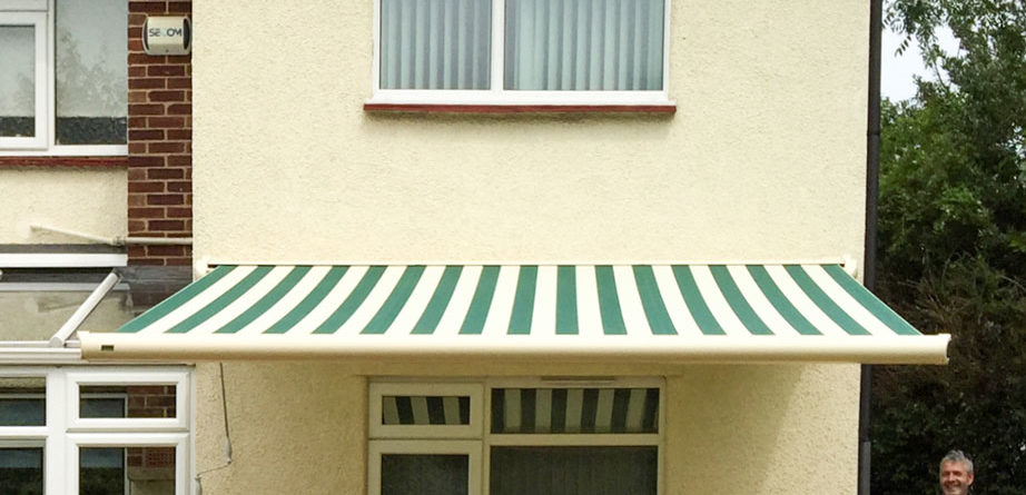 Markilux 990 / Light Ivory Cassette / Striped 31316 Sunvas